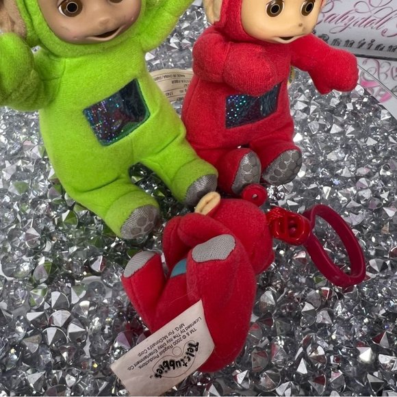 Teletubbies 2 rattles plush and 1 key chain charm plush Po & lala green red - Picture 3 of 3